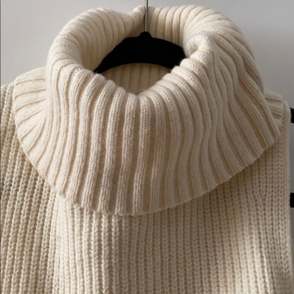 Uniqlo Sleeveless Turtleneck Sz XS - Picture 3 of 13